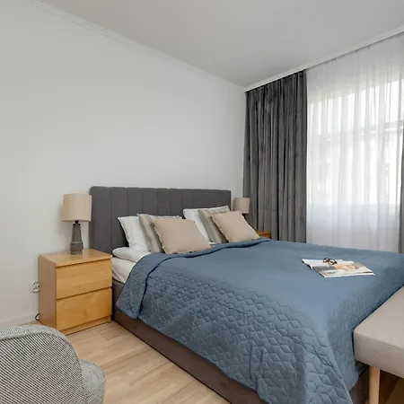 Two Bedroom In With Desk For Remote Work And Bathtub By Renters * Gdansk